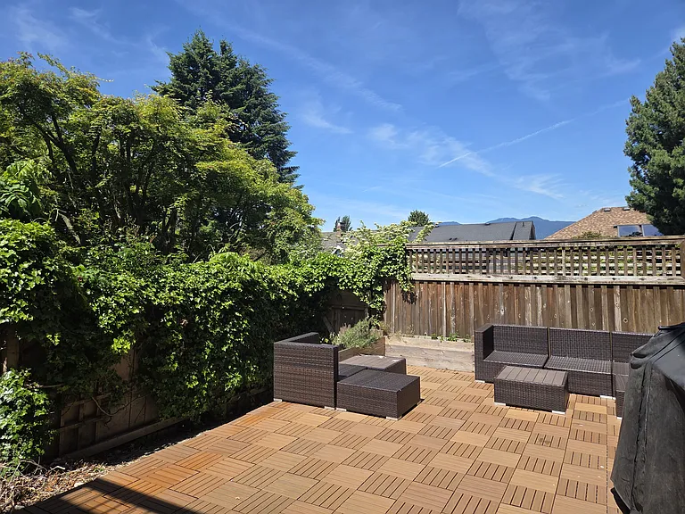 2542 York Ave — Photo 10