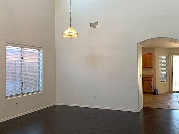 3rd image of 120 W Yellow Bee Dr