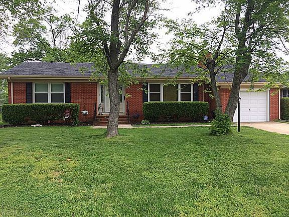 4th image of 22 Astor Dr