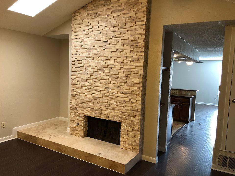 1st image of 2219 Bunker Hill Dr