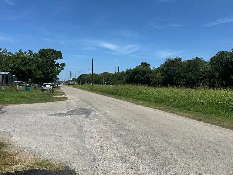 1600 Woodress Ln — Photo 18