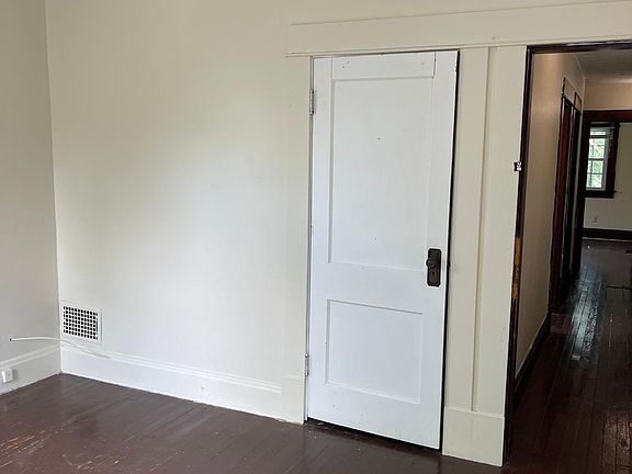 2nd image of 2422 Indianola Ave