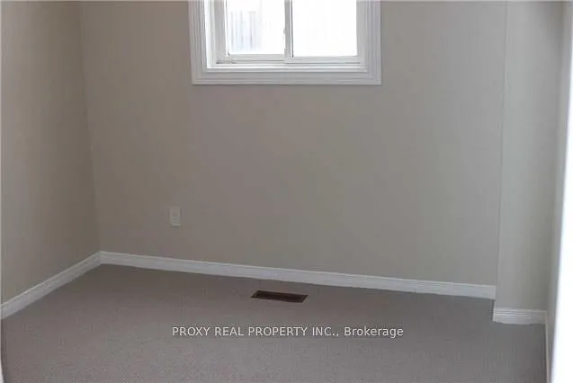 785 Greenfield Cres — Photo 7