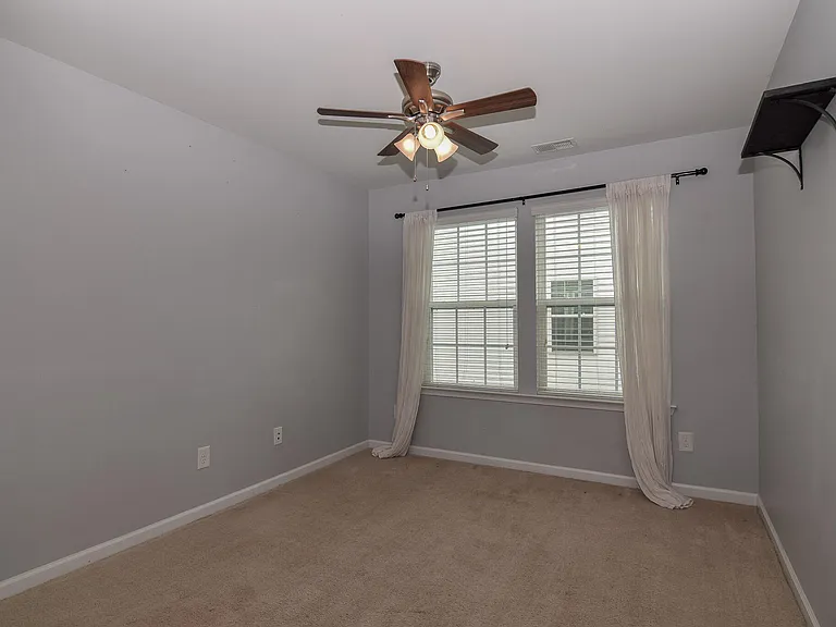 788 Redbud Ln — Photo 11