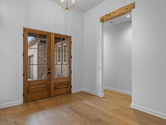 5th image of 4001 Yellowstone Dr