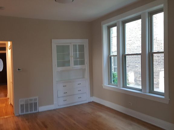 3rd image of 2132 W Moffat St #1