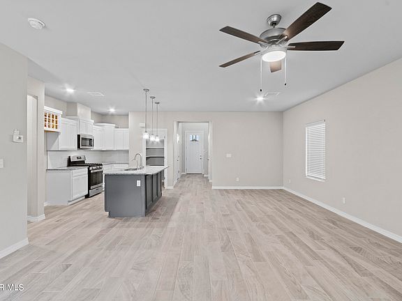4th image of 273 Farnborough St