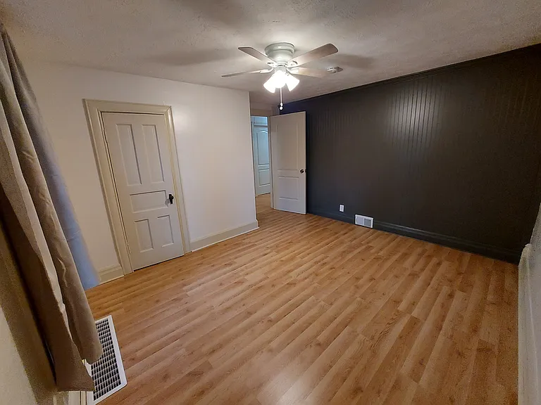 204 S Hazel St — Photo 9