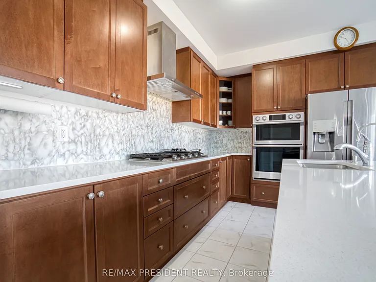 142 Prince Charles Cres — Photo 10