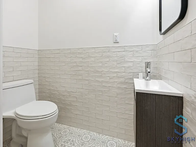 594 Van Buren St #TOWN — Photo 10