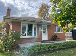 23106 Beverly St, Saint Clair Shores, MI 48082