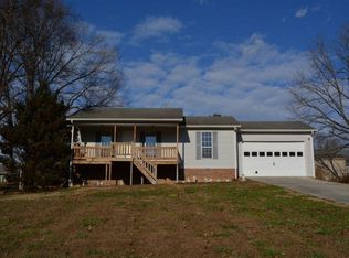 2548 Lake Pointe Dr, Cookeville, TN 38506