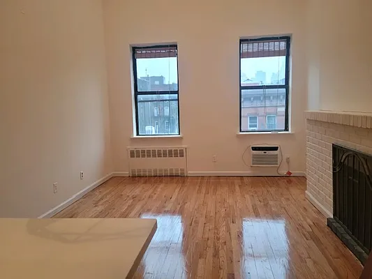 Rented by Chartwell Manhattan Realty | media 14