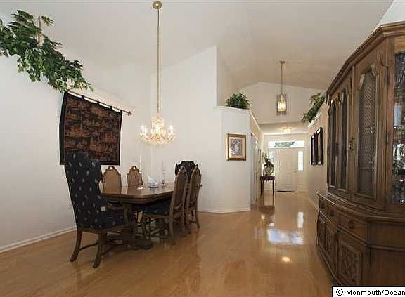 5th image of 7 Summerlawn Dr