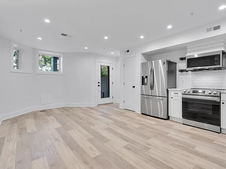 1118 Lamont St NW #1 — Photo 5