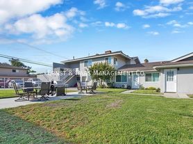 17071 Oak Ln