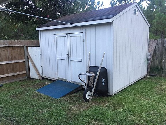 2nd image of 3914 Cyril Dr