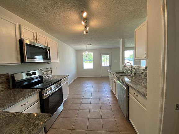 3rd image of 618 Marbury Way