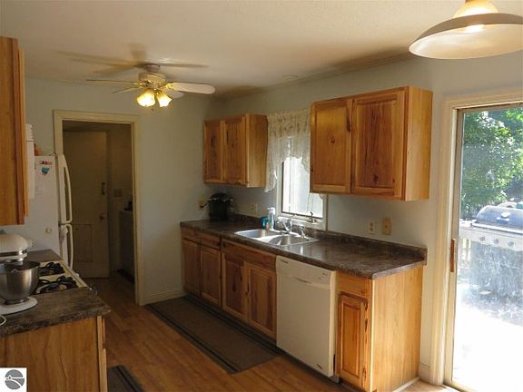 5th image of 4437 Manor Wood Dr N