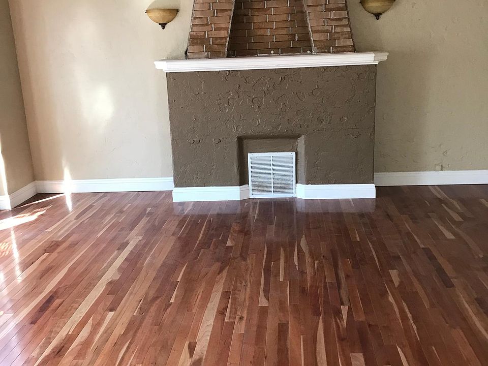 2nd image of 2415 Byron St