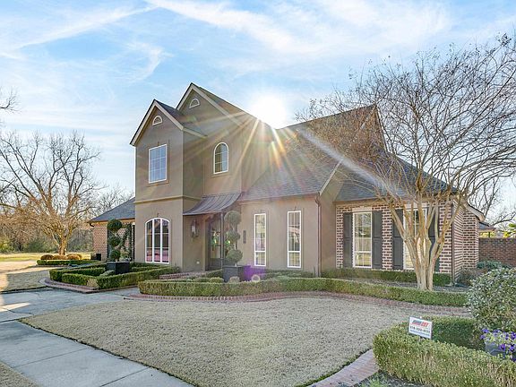 2nd image of 110 Saint Charles Cir