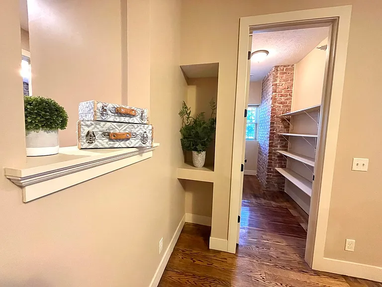 2934 Leavenworth St — Photo 20