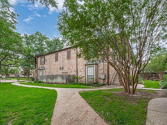4th image of 811 Wax Myrtle Ln #A