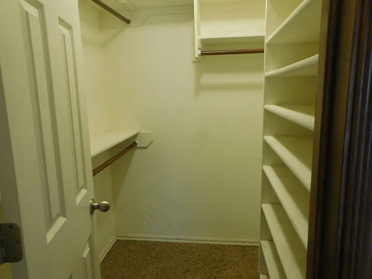 409 S 2nd St — Photo 5