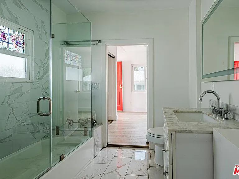 1040 N Crescent Heights Blvd — Photo 7