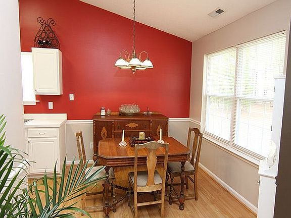 4th image of 203 Briarhaven Dr