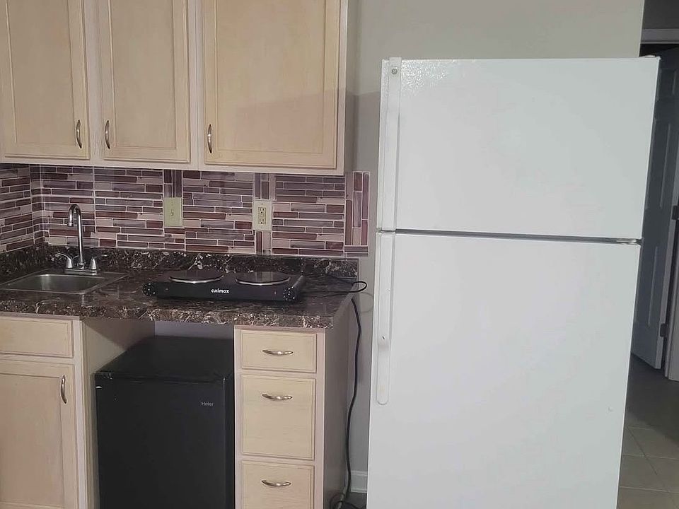 1st image of 3941 Hartlake St