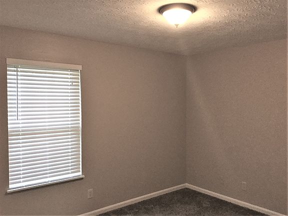 5th image of 8 N Blackwood Ct