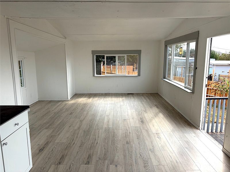 5th image of 8484 Alder Way