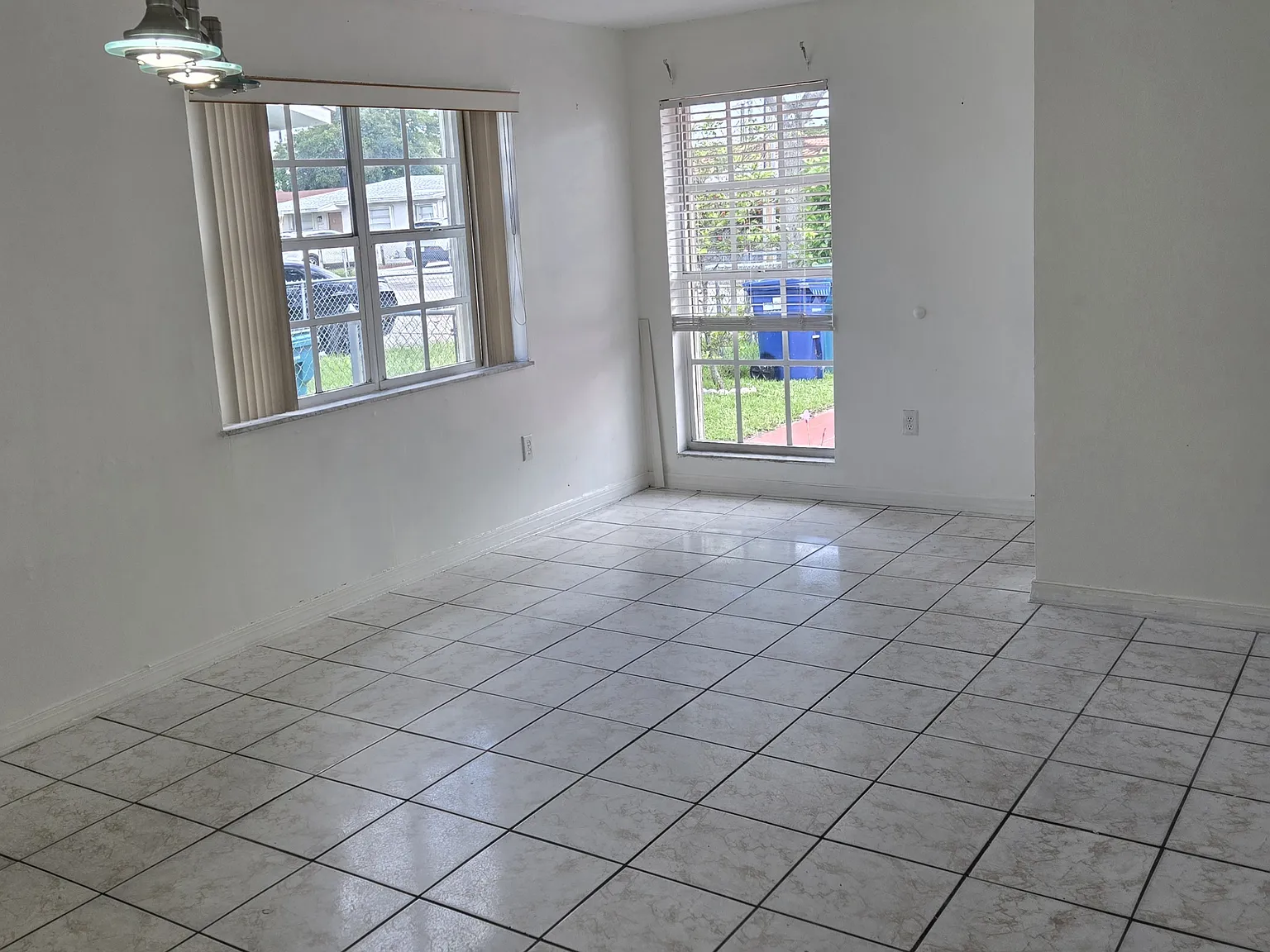 3 bed, 1000 sqft, $2,800 — Photo 3