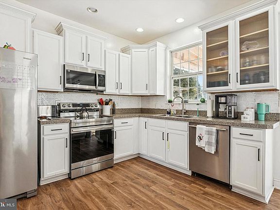 5th image of 101 Newport Cir