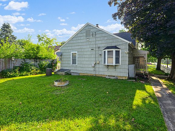 5th image of 302 Belmar Ave