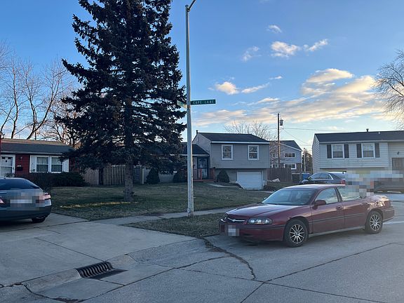 3rd image of 4415 Cape Ln
