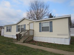 1249 Oakbrook W, Jackson, MI 49201