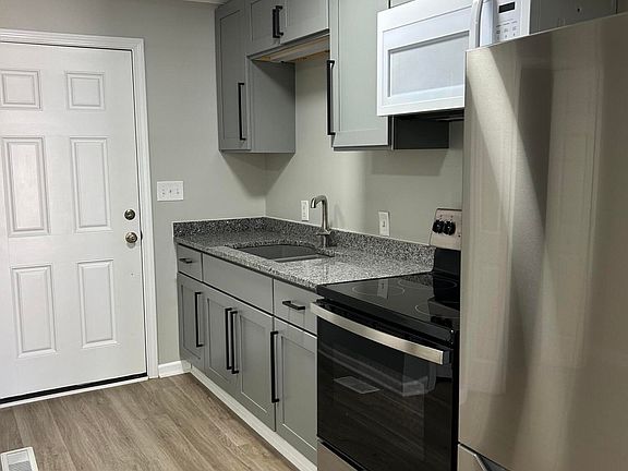 5th image of 712 Pickett St