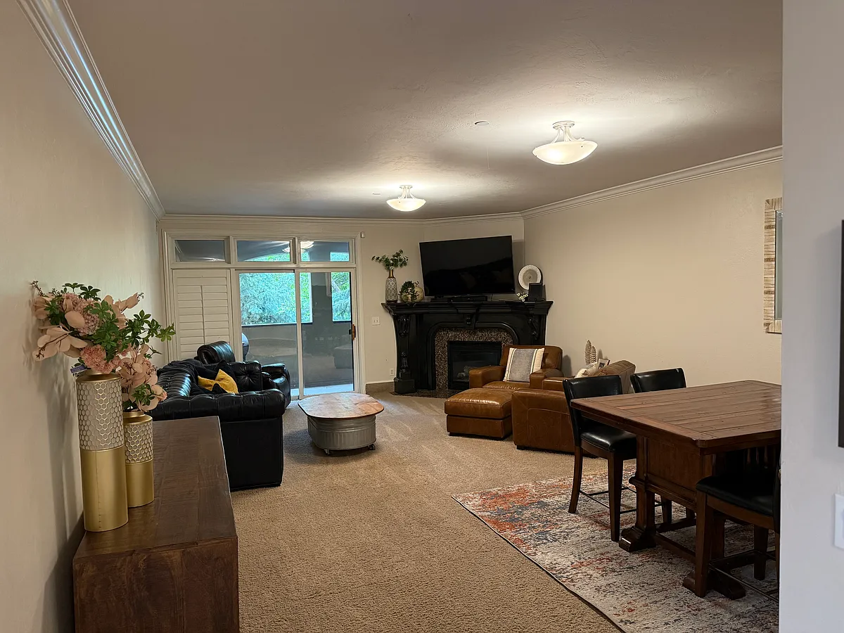 Building Photo - 5005 N Edgewood Dr #105