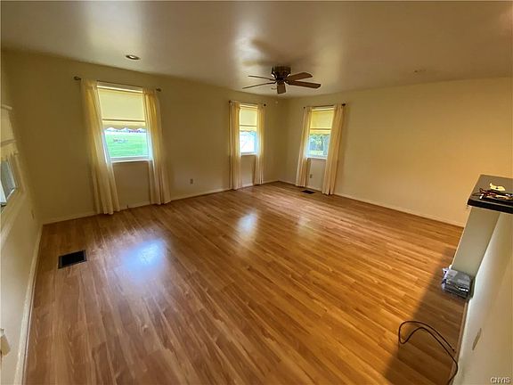 5th image of 211 Dearborn St