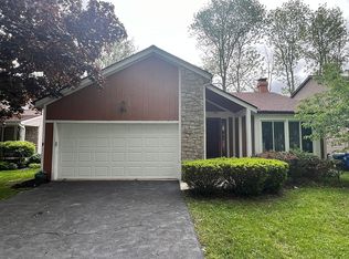 63 Brockmoore Dr, East Amherst, NY 14051