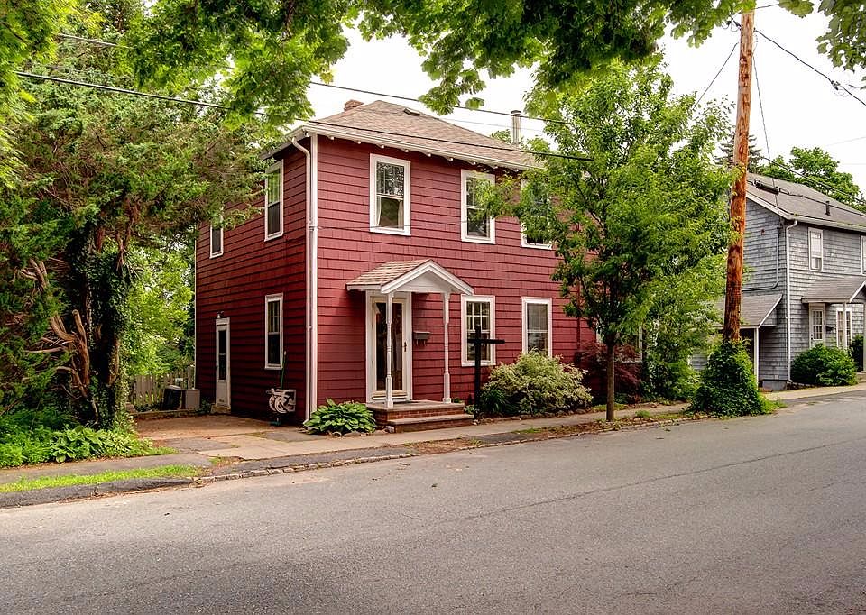 2nd image of 37 Hemingway St