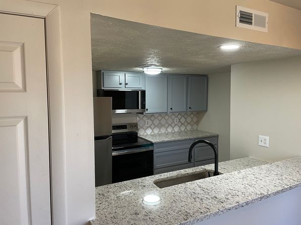 5304 Hunters Point Ct