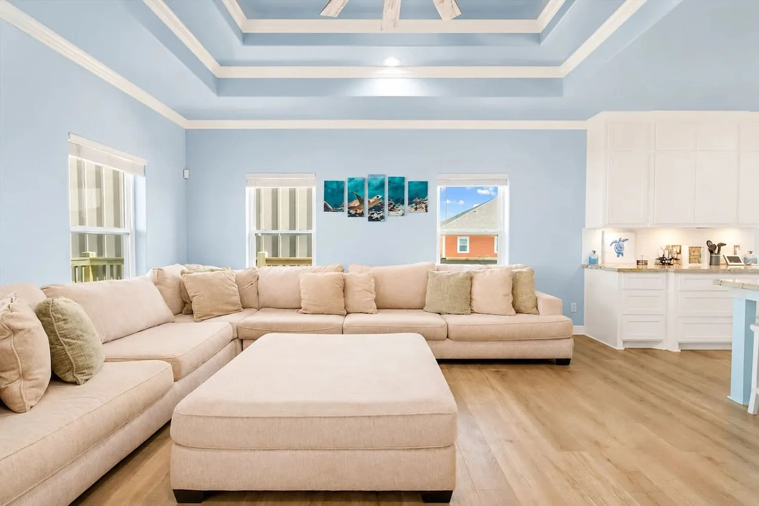 3 bed, 2.0 bath, 1410 sqft, $7,780 — Photo 3