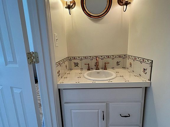 4th image of 6401 Hayfield Pl #B