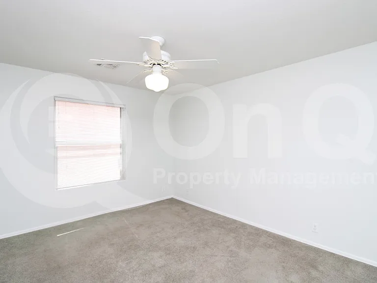 913 E Gary Ln — Photo 12