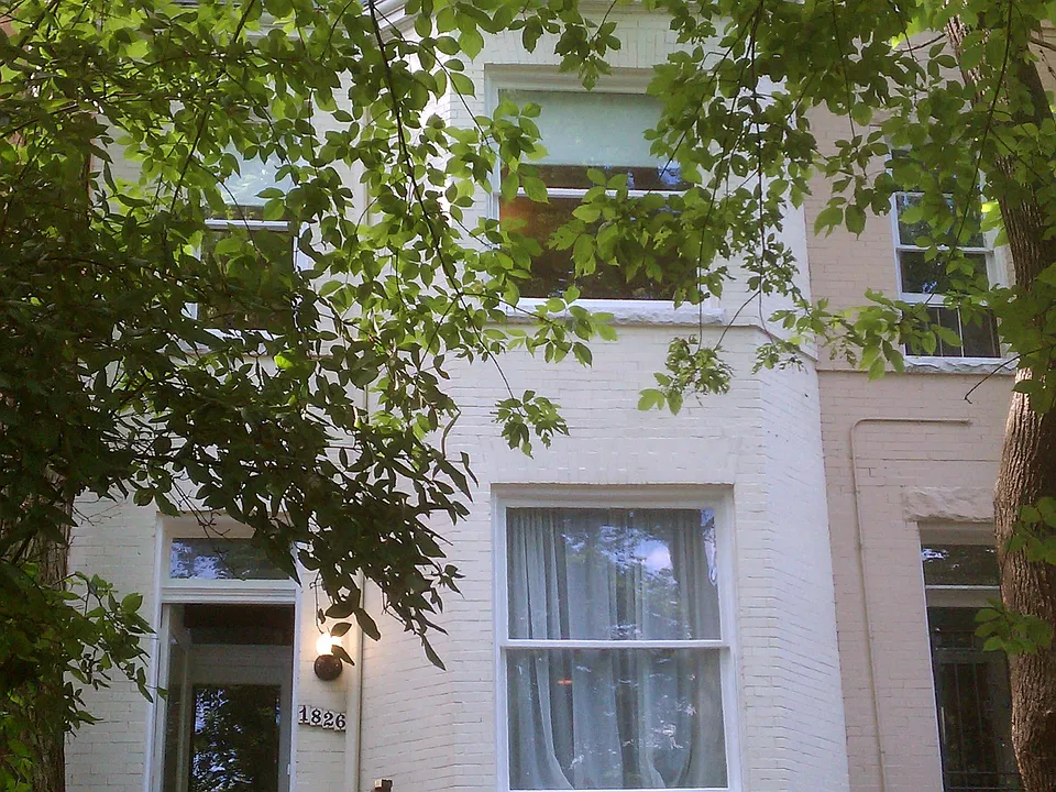 1826 Ingleside Ter NW