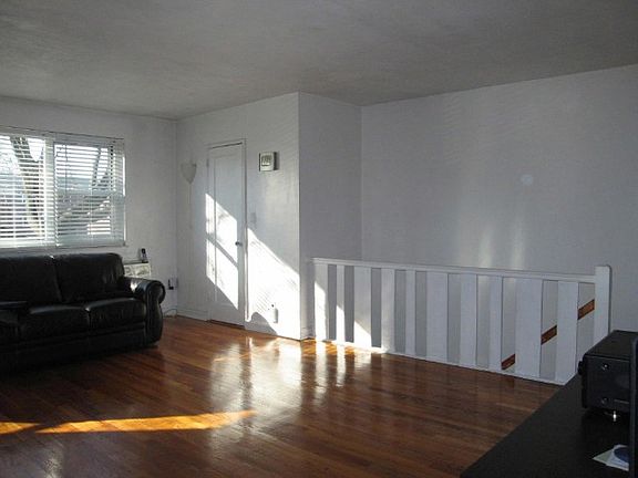 4th image of 15027 Jewel Ave #1