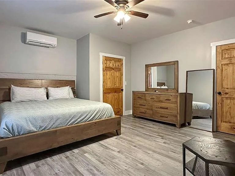 360 Prince Dr — Photo 15